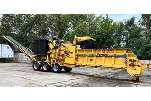 2006 Vermeer HG6000  Mobile Wood Grinder